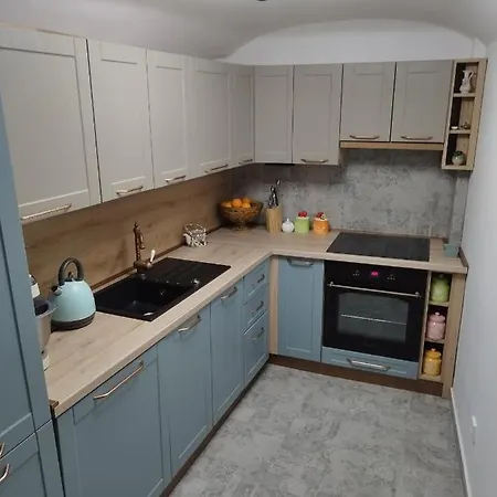 Antica With Yard & Bbq アパート