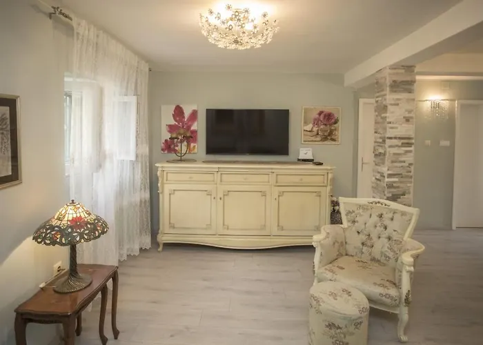 Antica With Yard & Bbq * Split