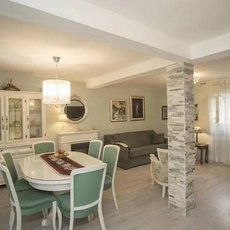 Antica With Yard & Bbq * Split