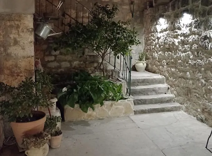 Antica With Yard & Bbq Split