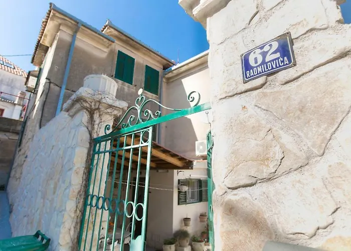 Antica With Yard & Bbq *