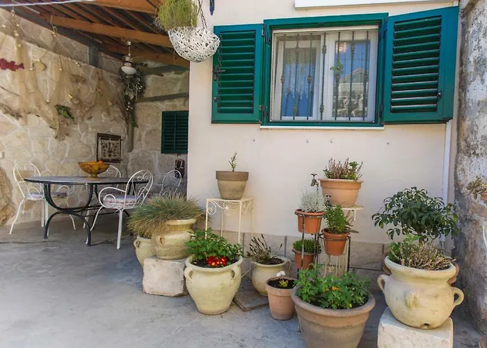 Antica With Yard & Bbq Split