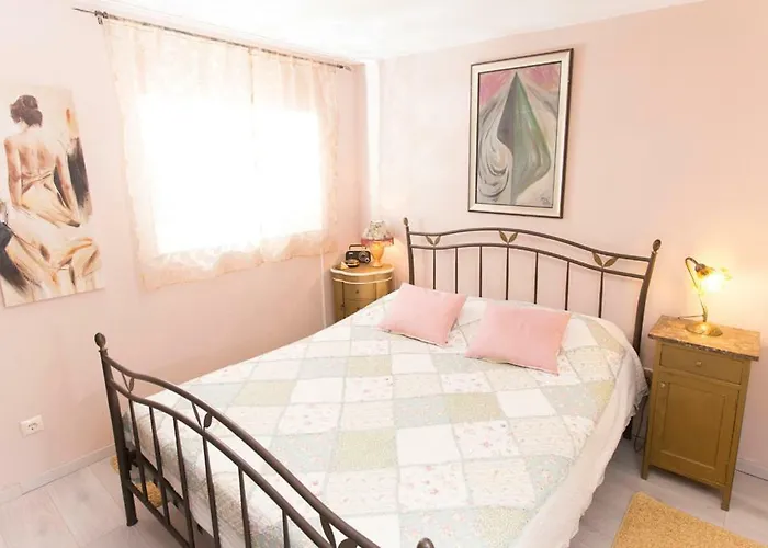 Antica With Yard & Bbq Appartement Split